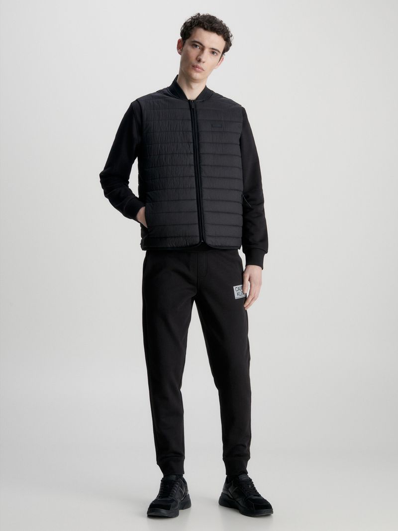 Jogger-con-logo-de-algodon-organico