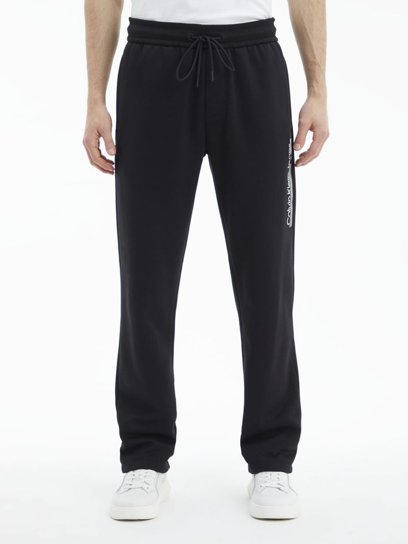 Jogger-con-logo-en-relieve