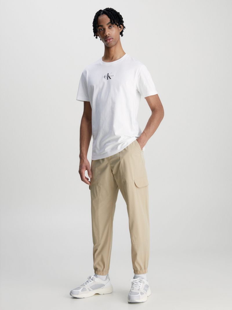 Pantalon-cargo-tapered-de-nailon-reciclado