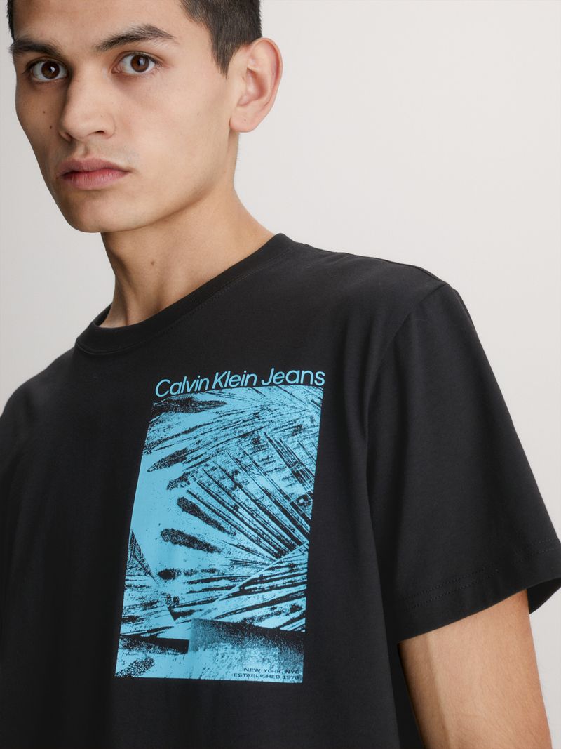 Playera-con-estampado-de-palmera