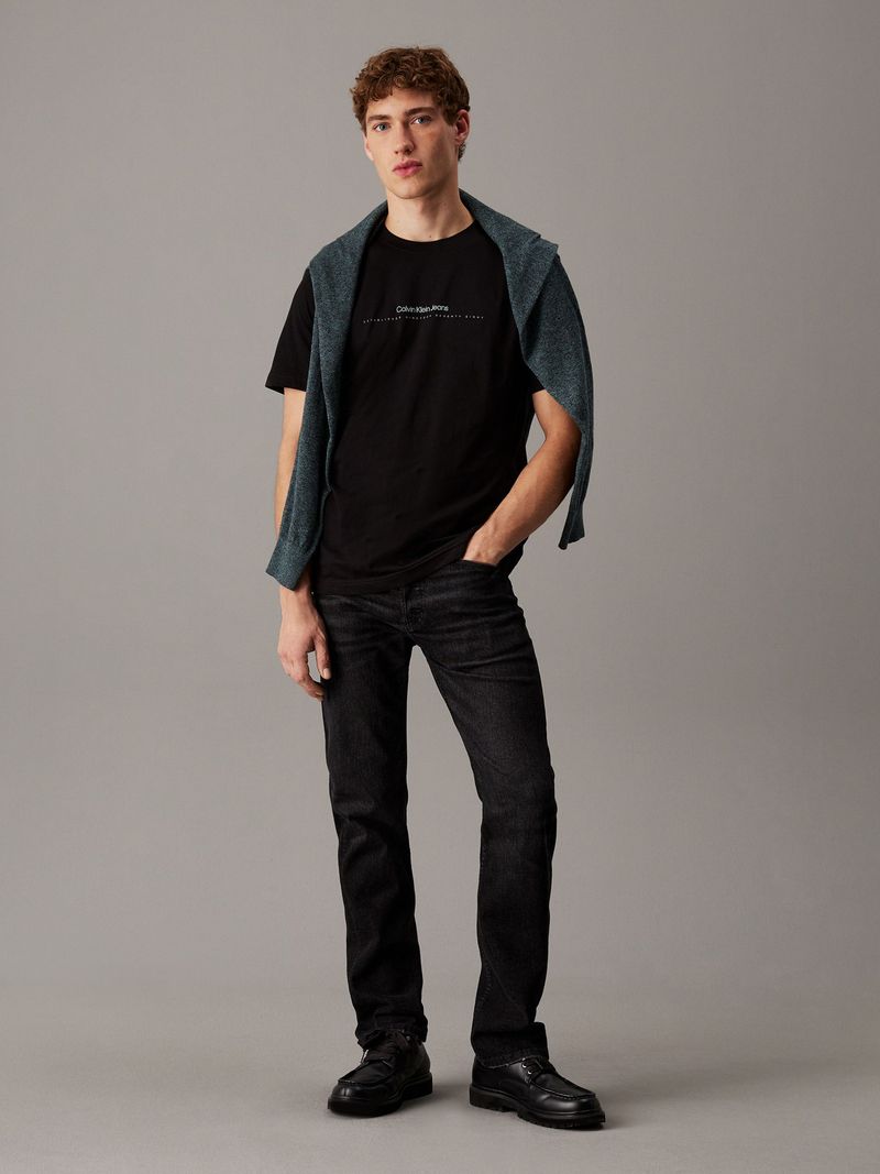 Playera-con-logo-pequeño