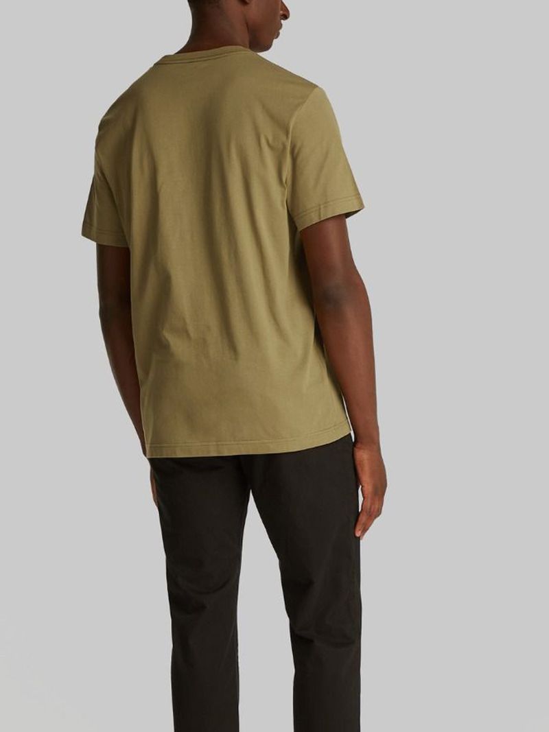 Playera-con-logo-pequeño