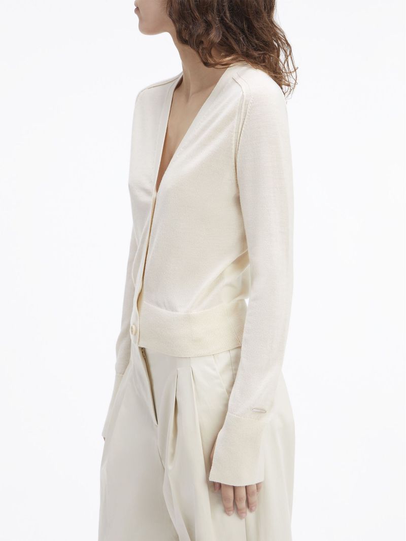 Sueter-tipo-cardigan-slim-de-lana-merino