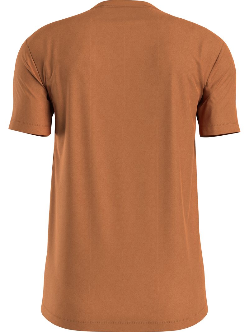 Playera-slim-con-logo-institutional