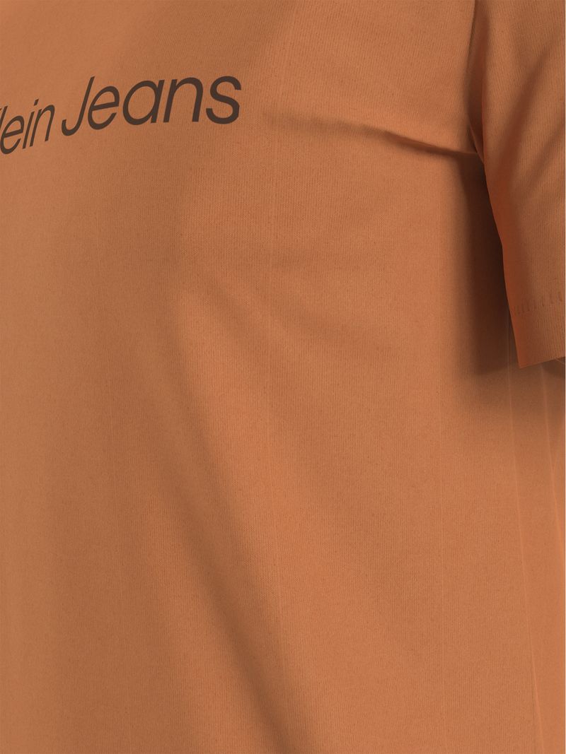Playera-slim-con-logo-institutional
