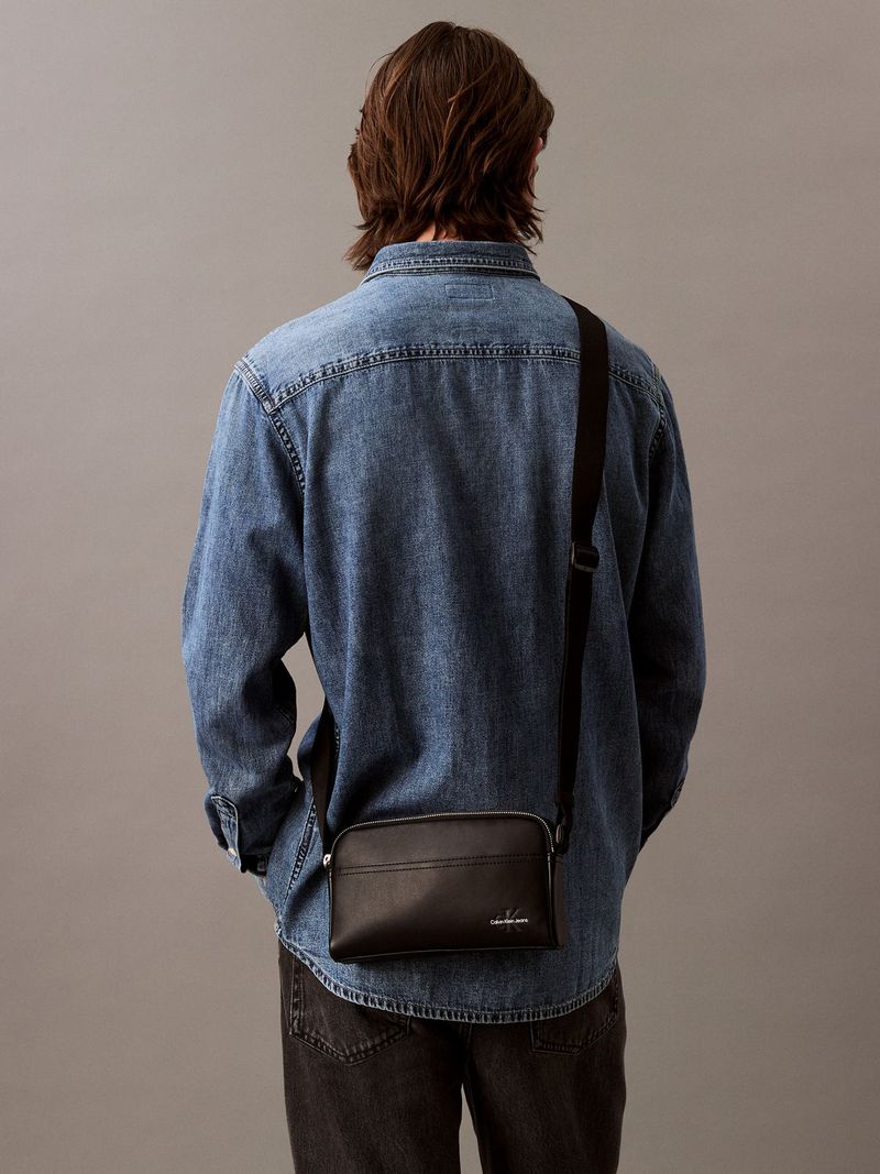 Cartera-camera-monogram-logo
