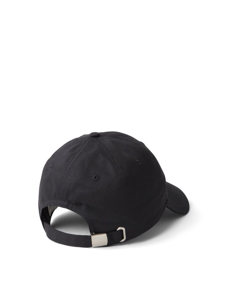 Gorra-con-logotipo-bordado