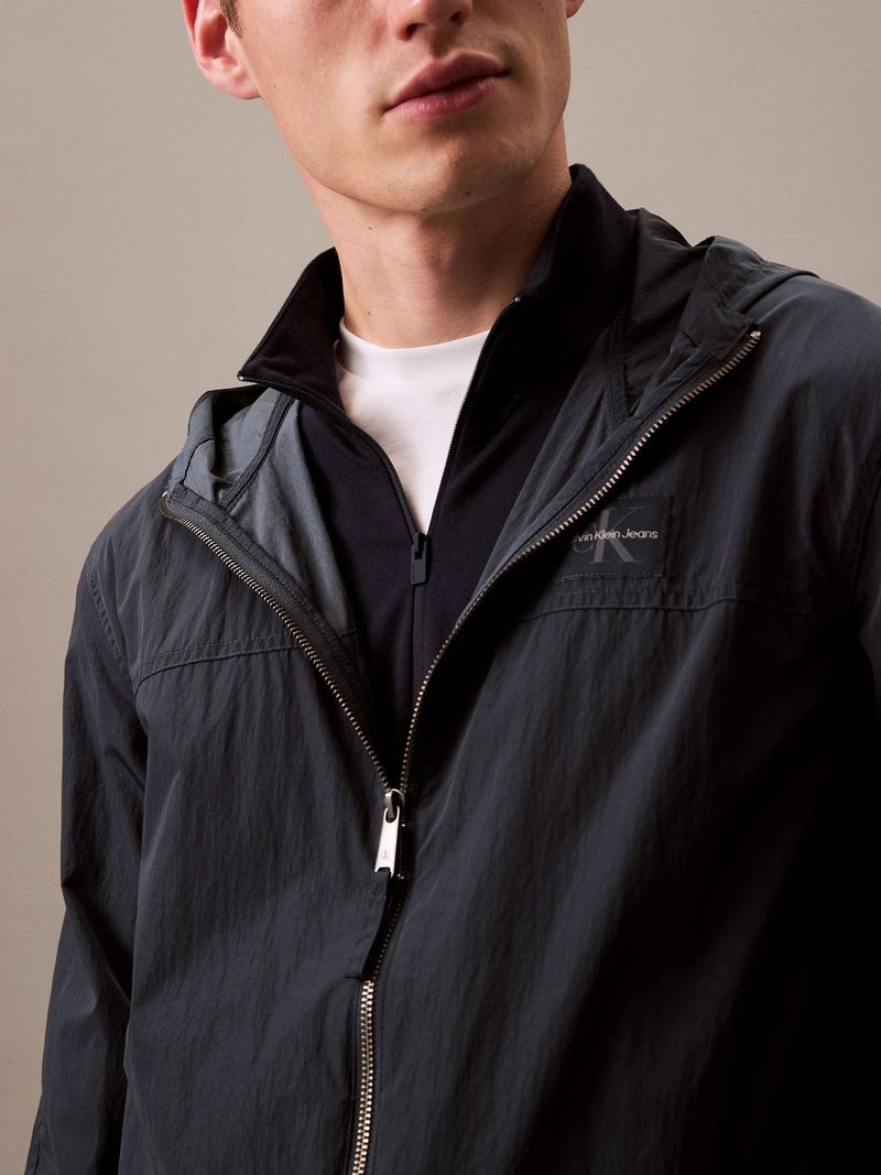 Sudadero-con-media-zipper-y-cuello-alto