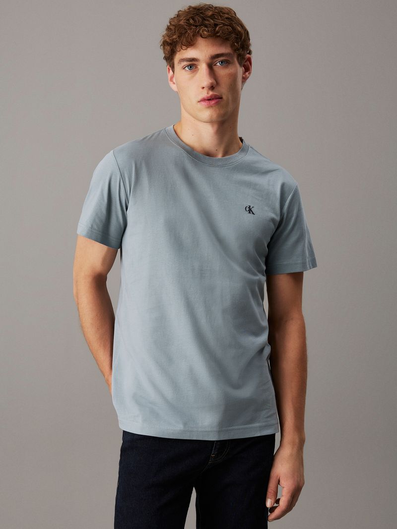 Playera-con-logo-en-la-parte-trasera