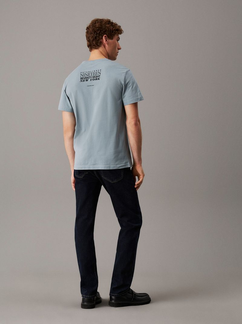 Playera-con-logo-en-la-parte-trasera