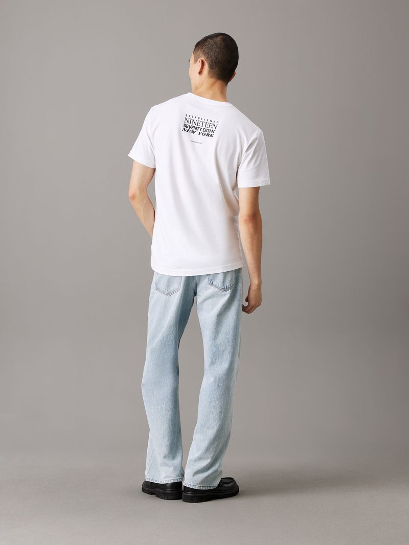 Playera-con-logo-en-la-parte-trasera