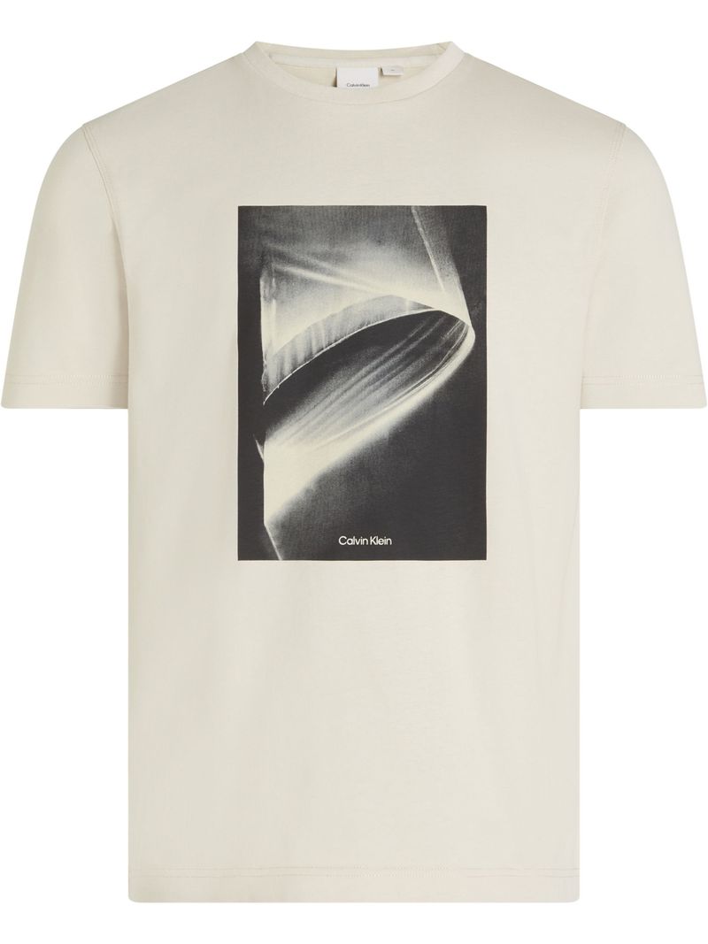 Playera-grafica-con-efecto-de-luz-desvanecida