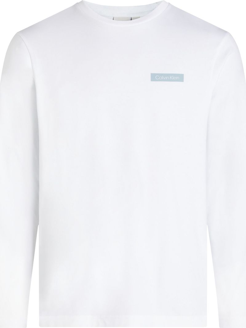 Playera-manga-larga-con-bloques-de-color-apilados-en-la-espalda
