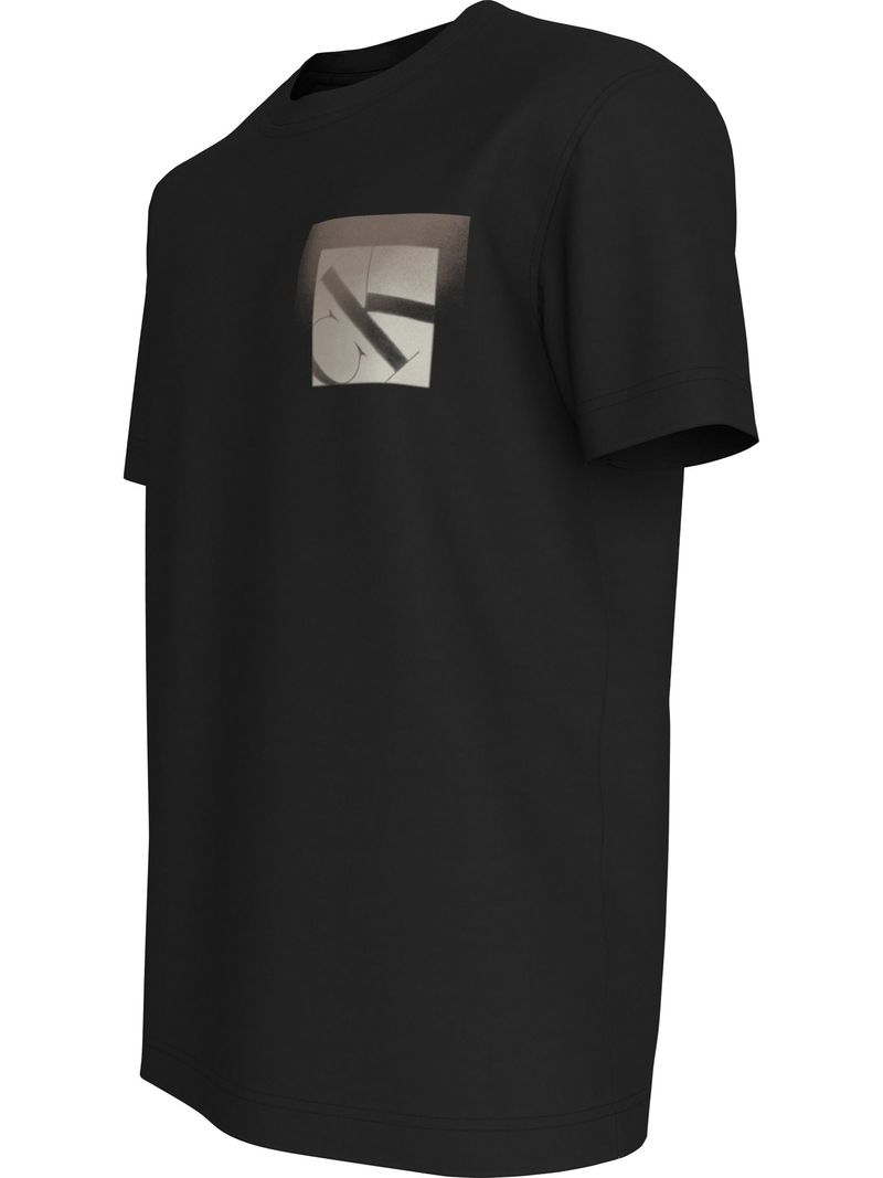 Playera-suave-con-monograma-en-caja