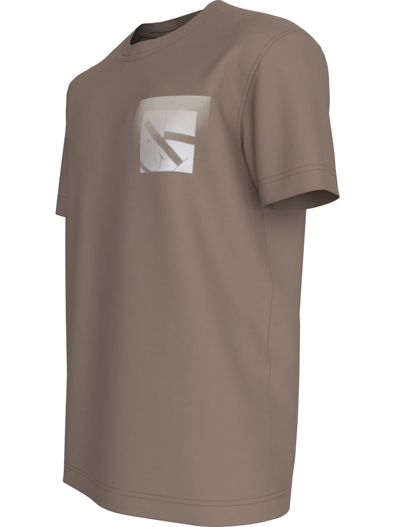 Playera-suave-con-monograma-en-caja