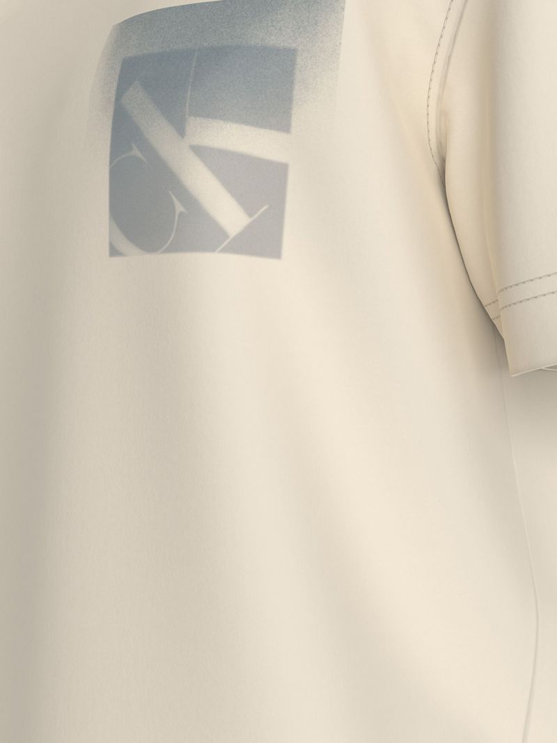 Playera-suave-con-monograma-en-caja
