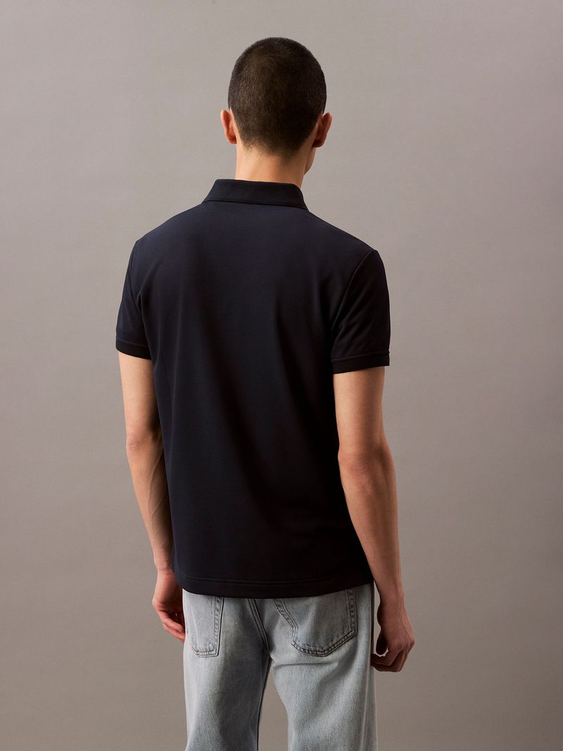 Polo-regular-con-monograma
