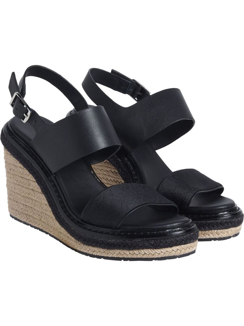 Sandalias-de-cuña-con-monograma