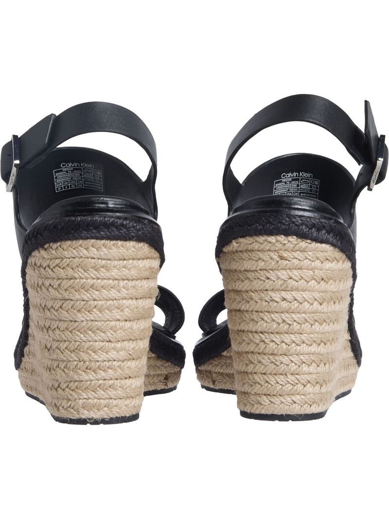 Sandalias-de-cuña-con-monograma
