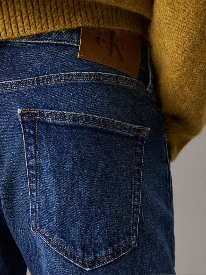 Standard-Straight-jeans