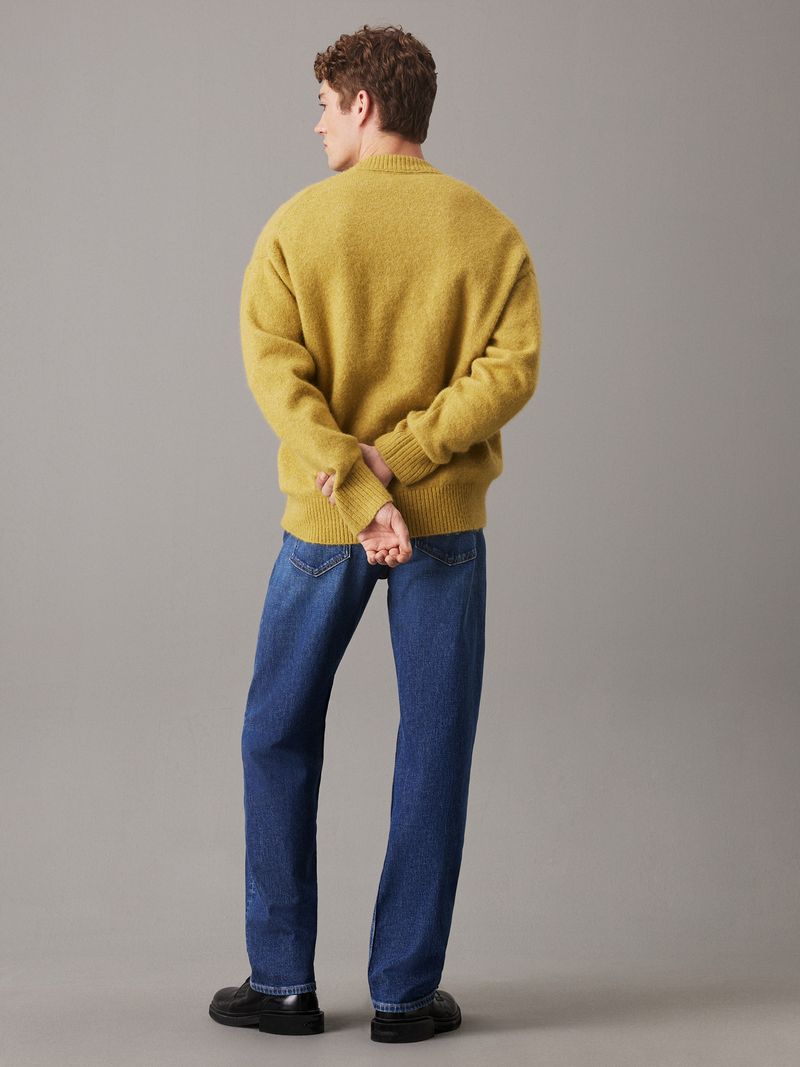 Standard-Straight-jeans