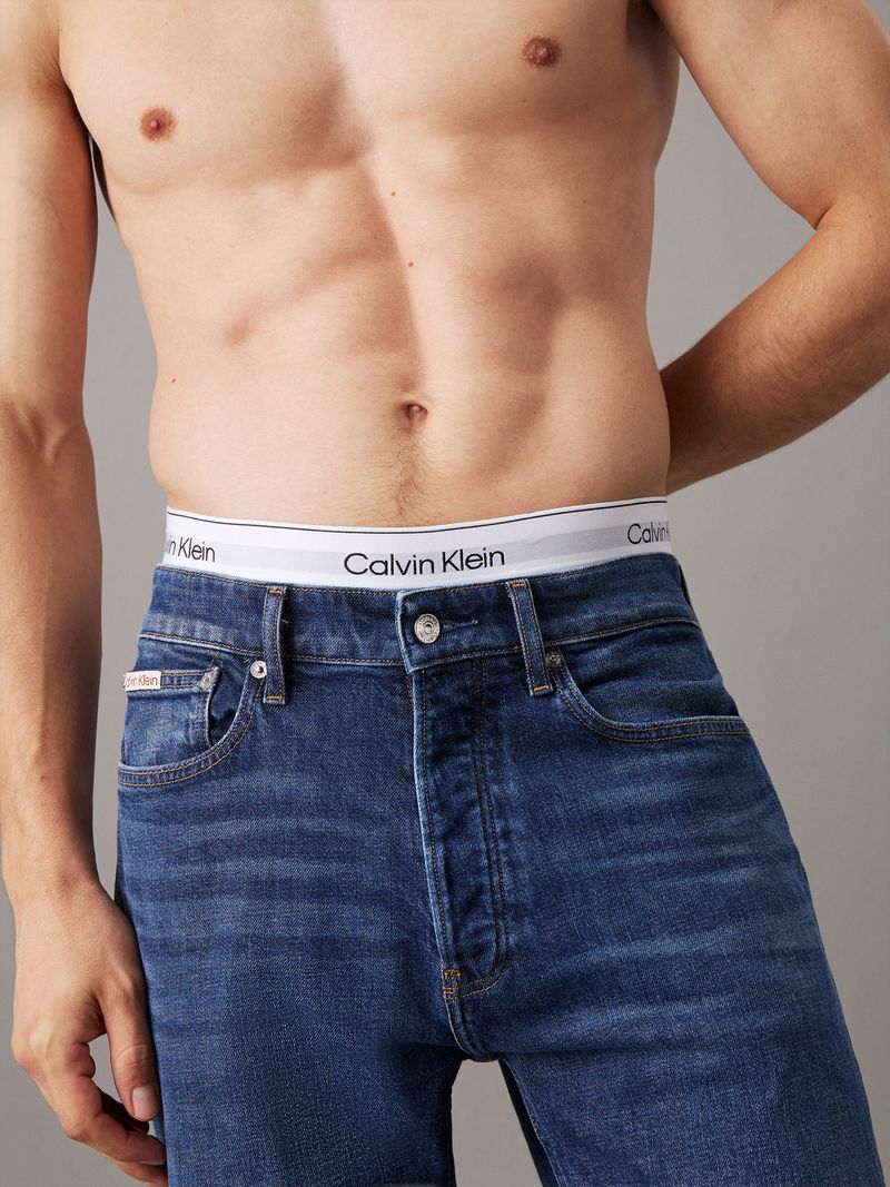 Standard-Straight-jeans
