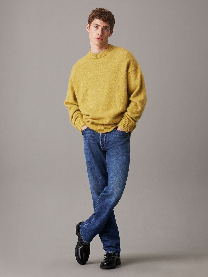 Standard-Straight-jeans