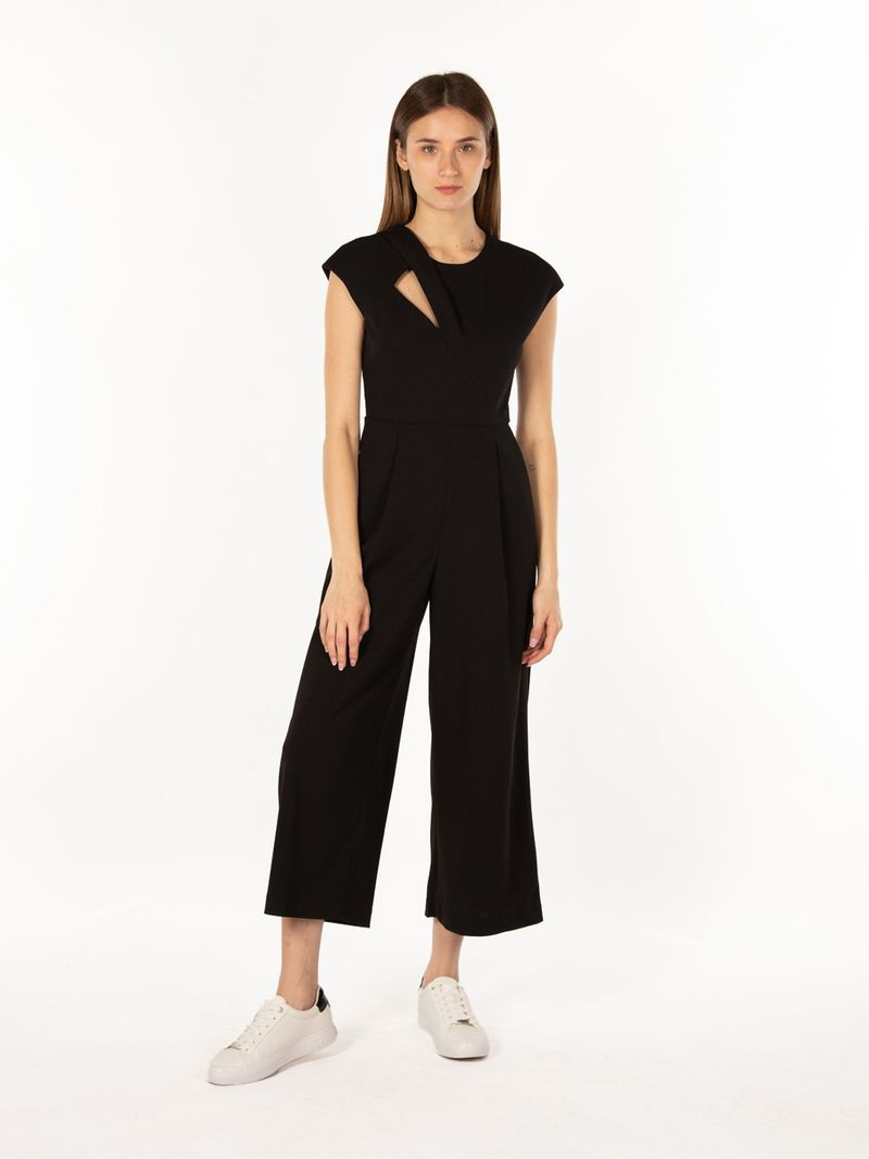 Vestido-enterizo-con-abertura