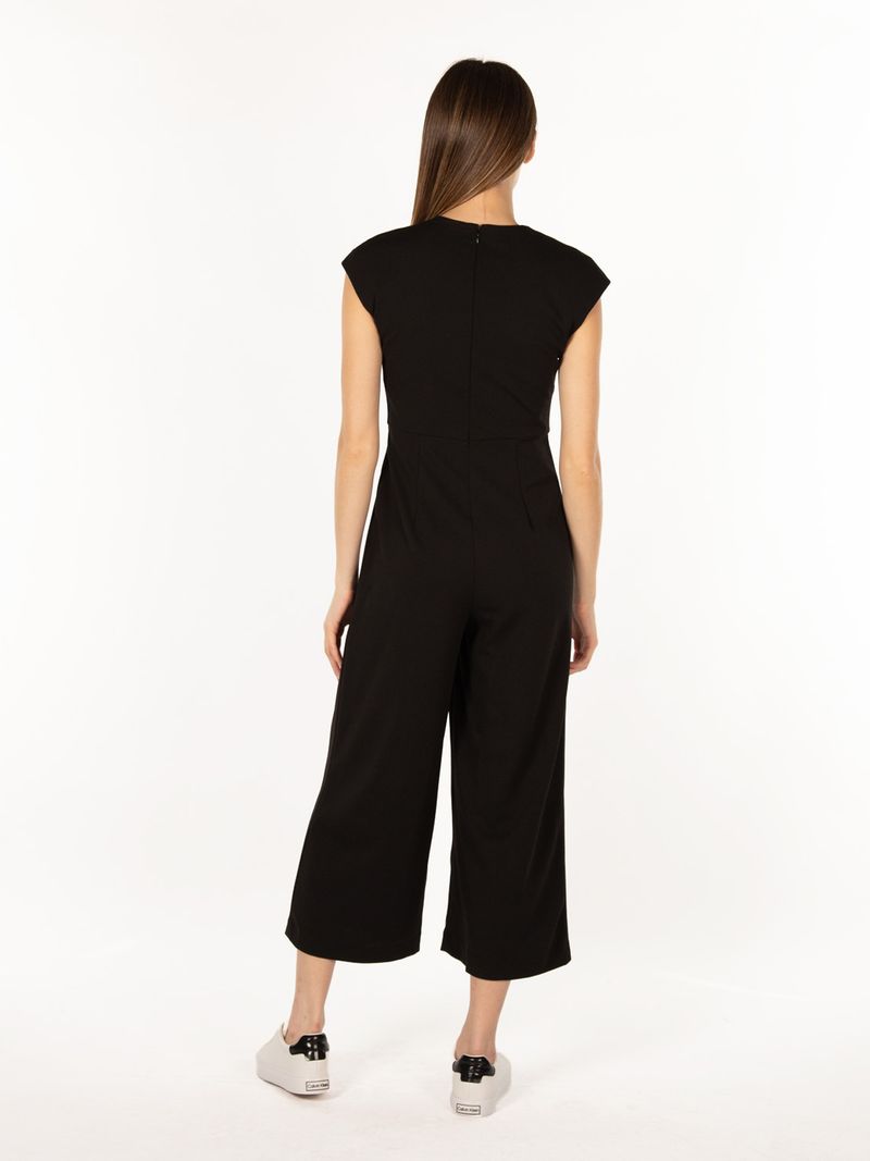 Vestido-enterizo-con-abertura