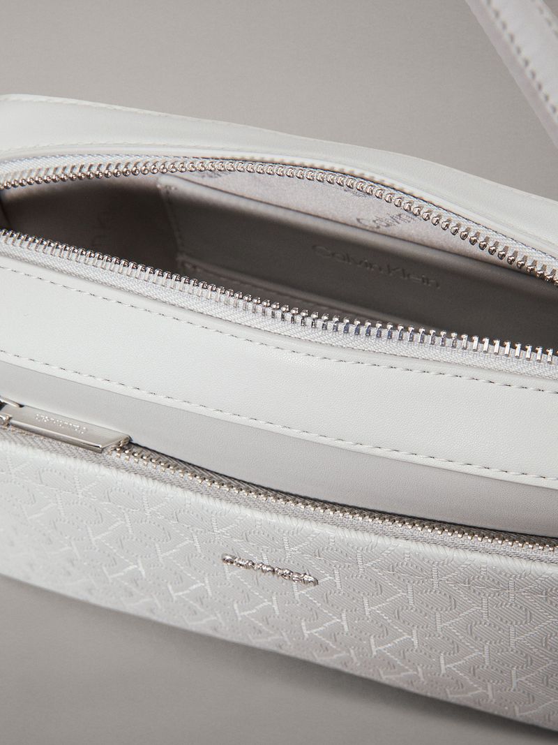 Cartera-para-camara-convertible-con-logo