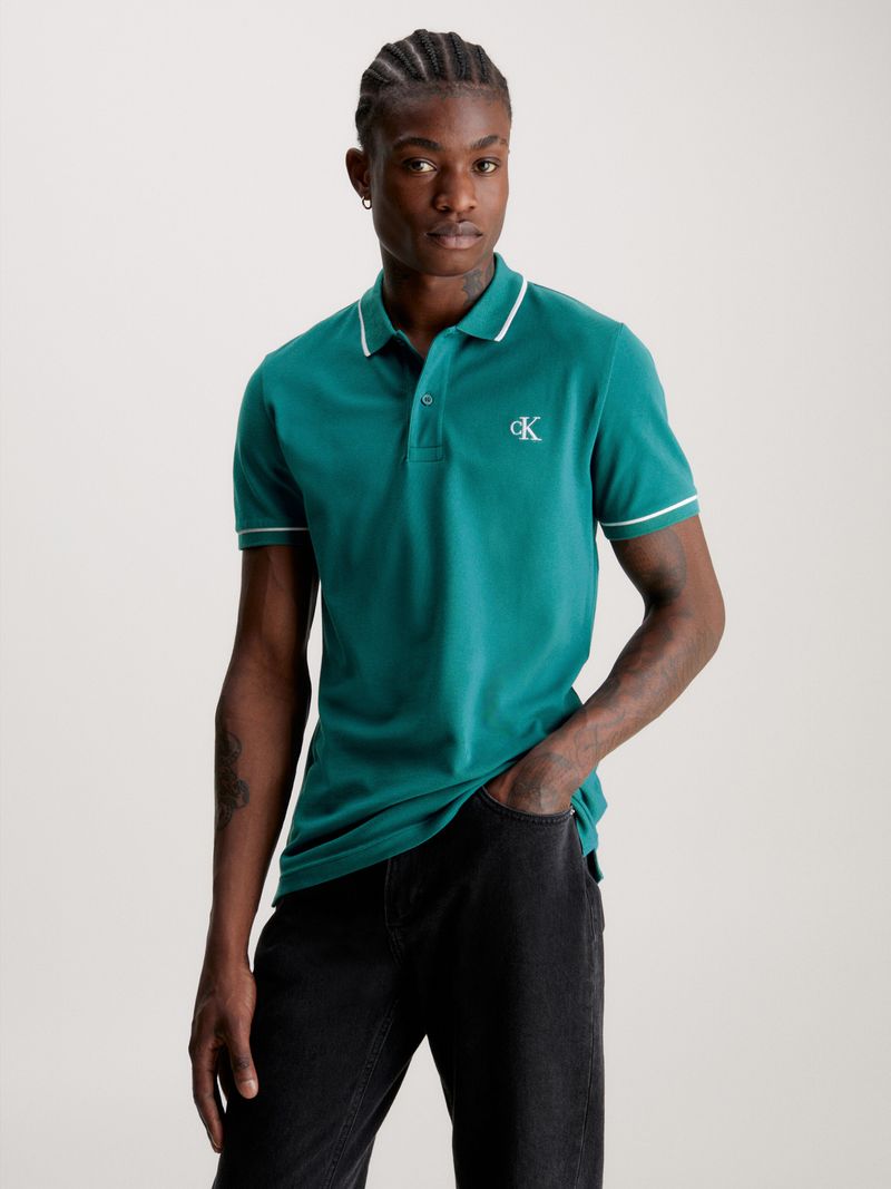 Polo-slim-con-ribete-en-contraste