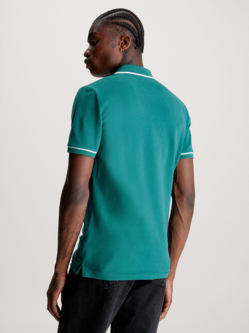 Polo-slim-con-ribete-en-contraste