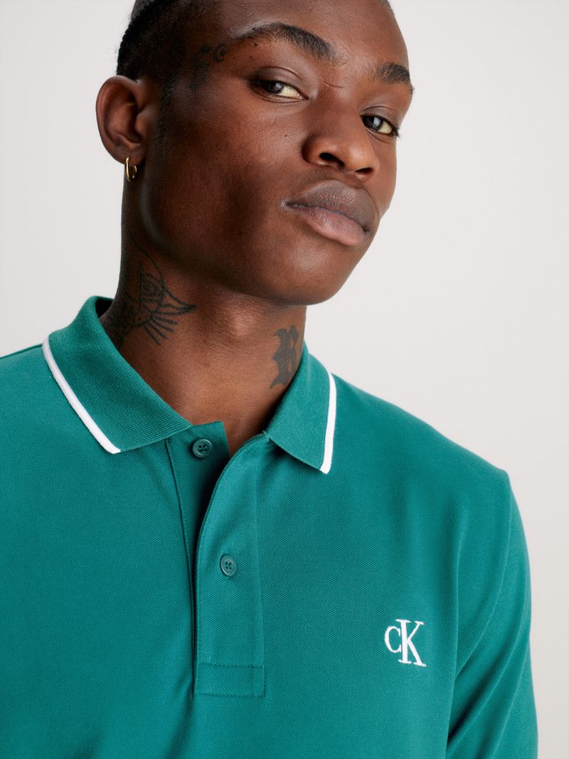 Polo-slim-con-ribete-en-contraste