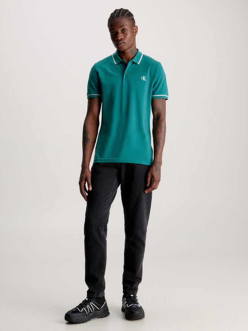 Polo-slim-con-ribete-en-contraste