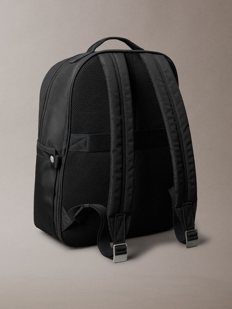 Mochila-utility-con-parche