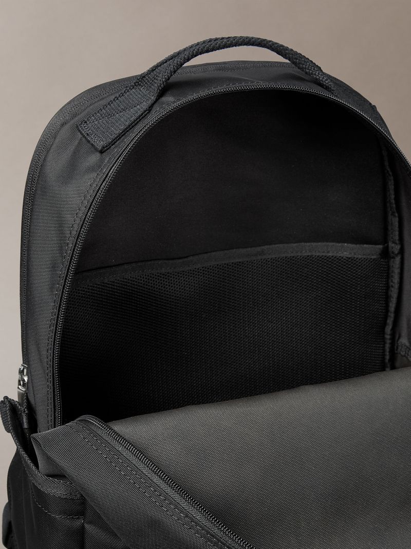 Mochila-utility-con-parche