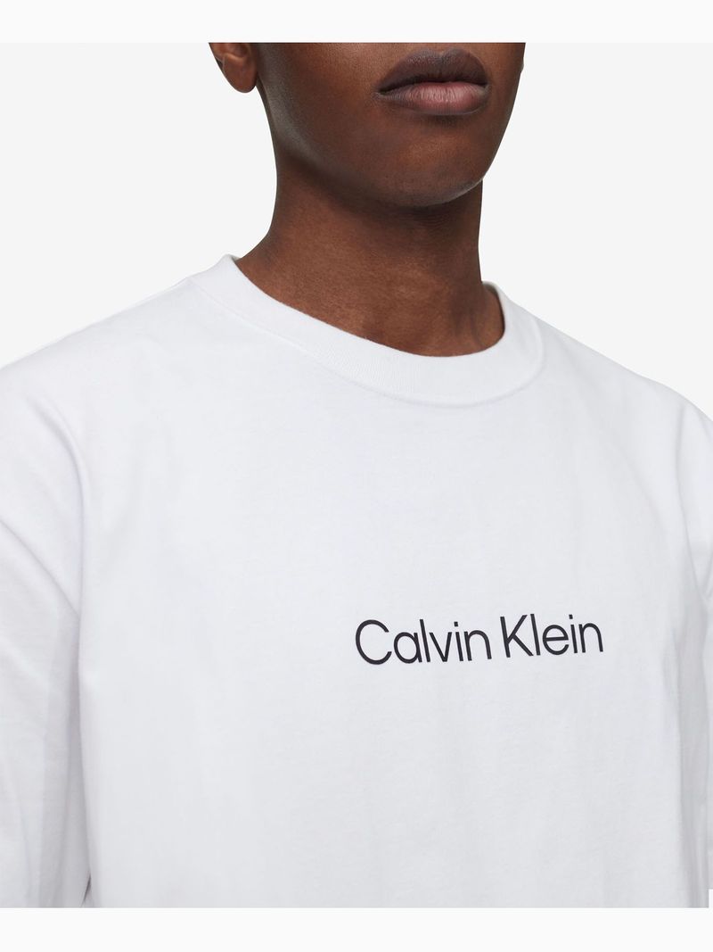 Playera-relaxed-con-logo