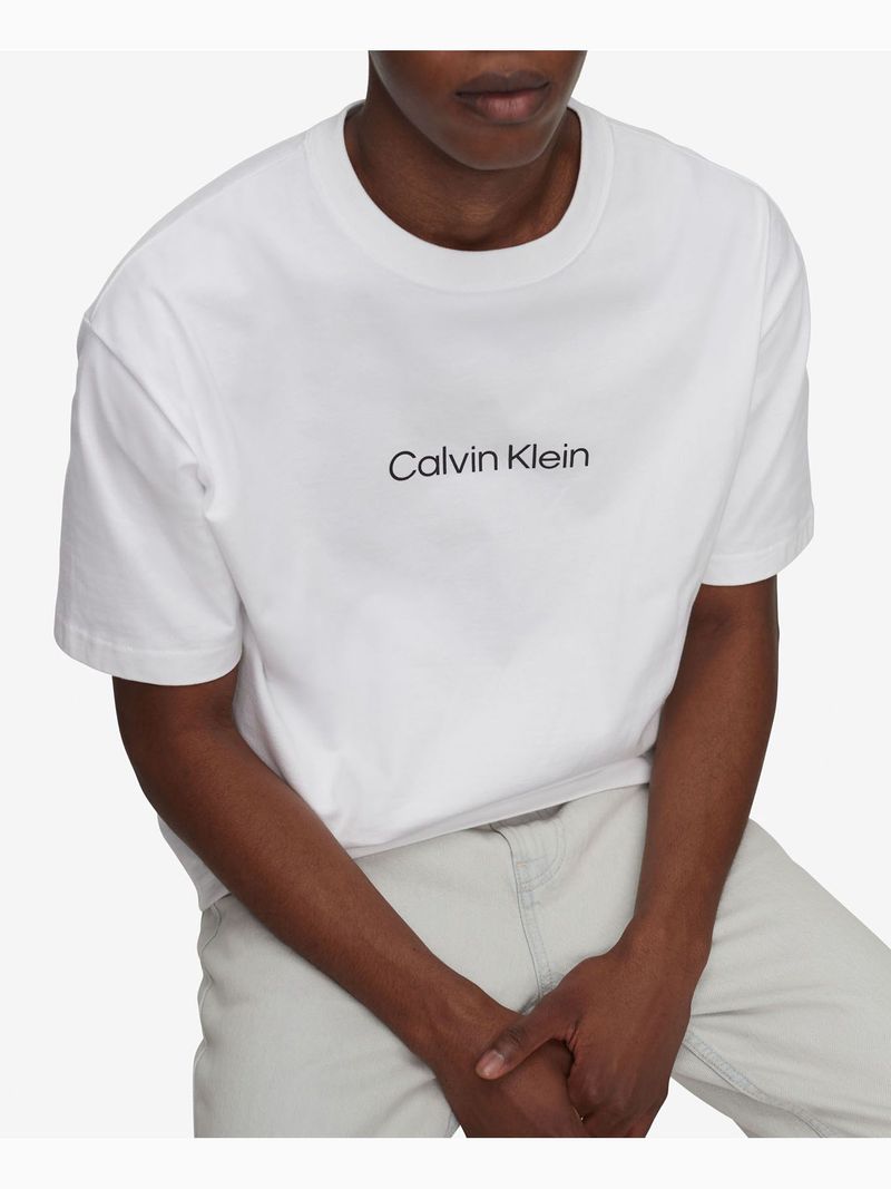 Playera-relaxed-con-logo